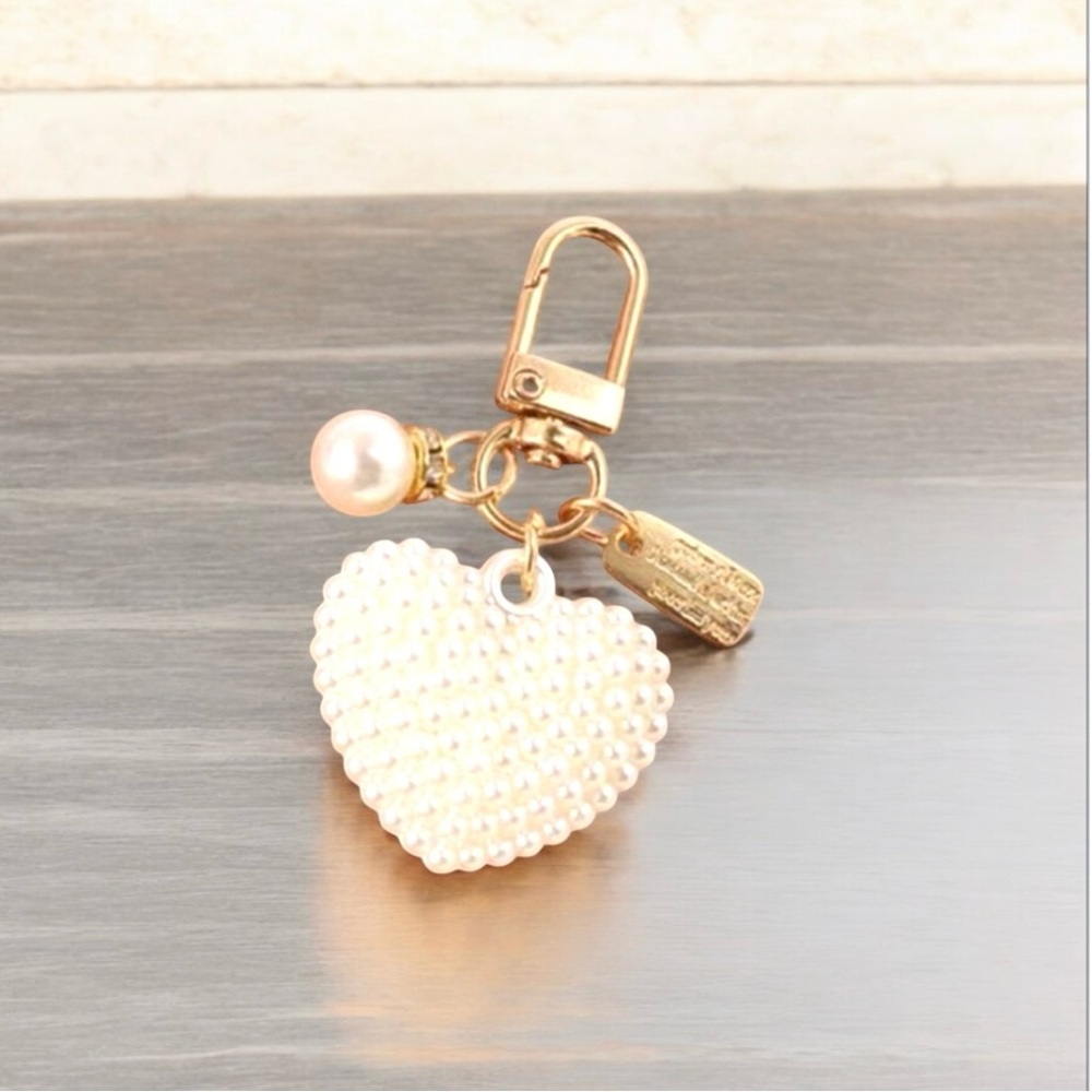 NWT Faux Pearl Heart Beaded Bag Charm or Keychain. Bag and Keys Accessories - Picture 12 of 12